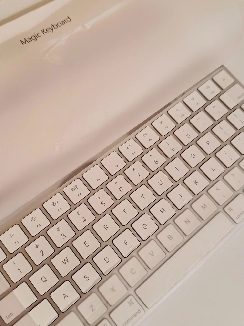Apple Magic Keyboard, White, MacBook Compatible - Picture 12 of 12